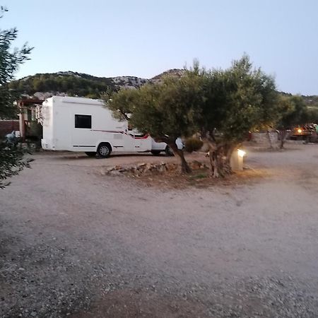 ホテル Camp Kopito フヴァル エクステリア 写真