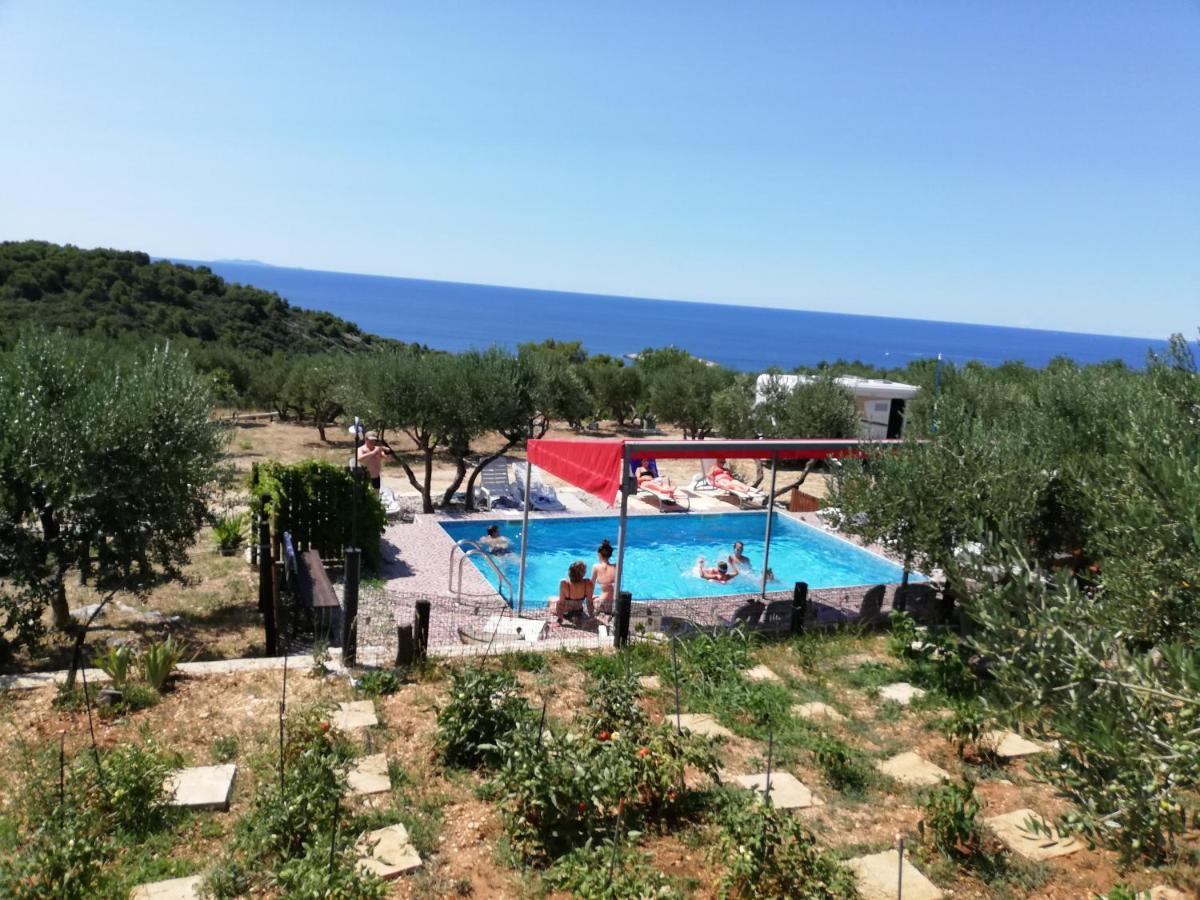 ホテル Camp Kopito フヴァル エクステリア 写真